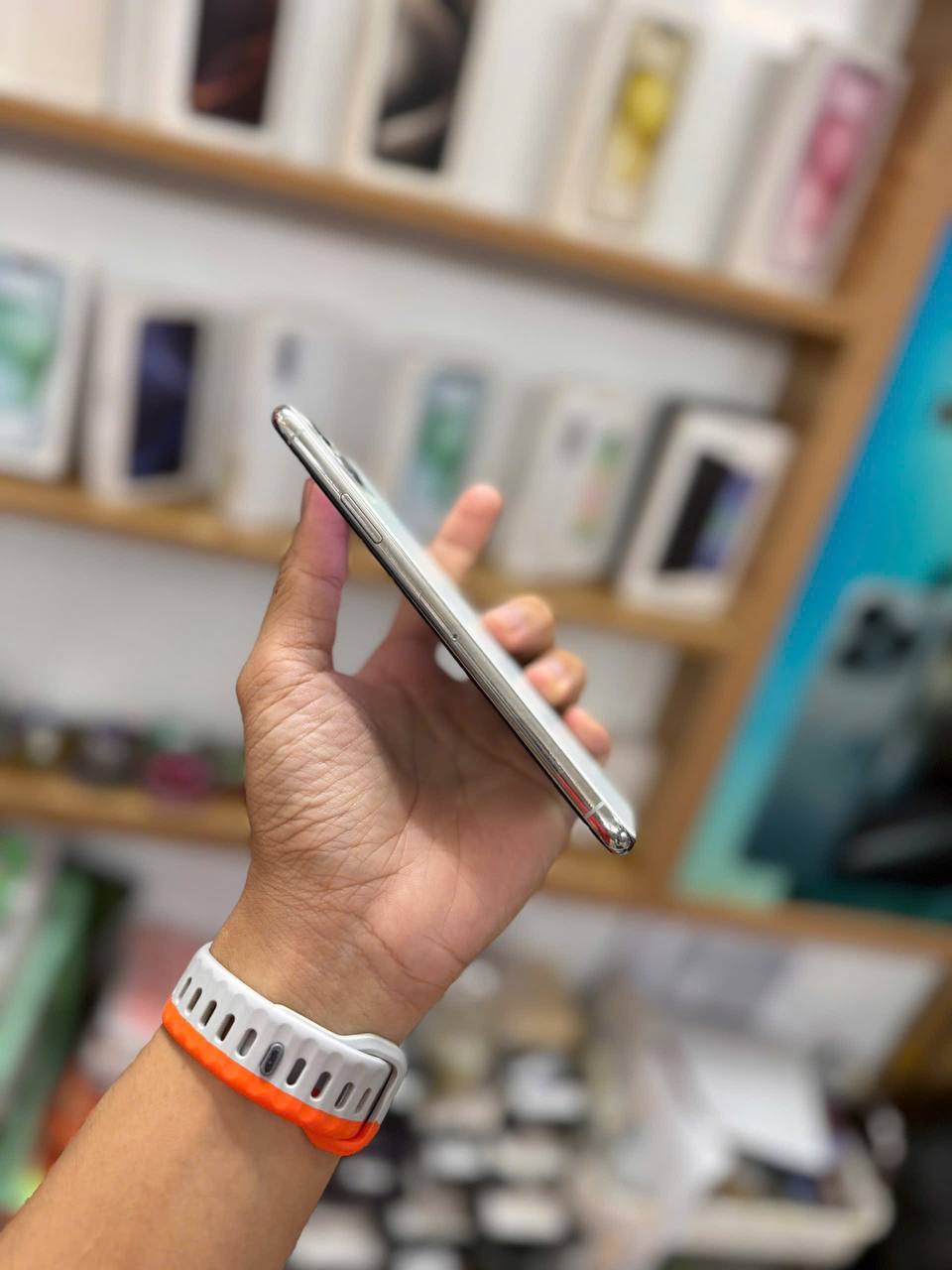 iPhone 11 Pro Max (Silver)