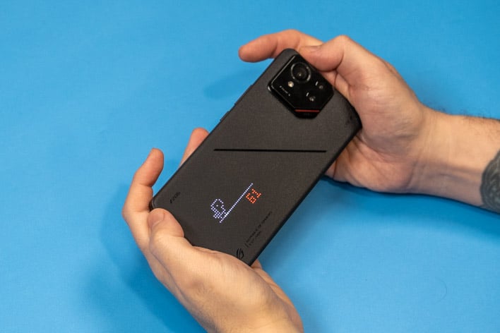 tren-tay-asus-rog-phone-9-pro-co-may-gaming-inh-cao-thiet-ke-cuon-hut-hieu-nang-bung-no